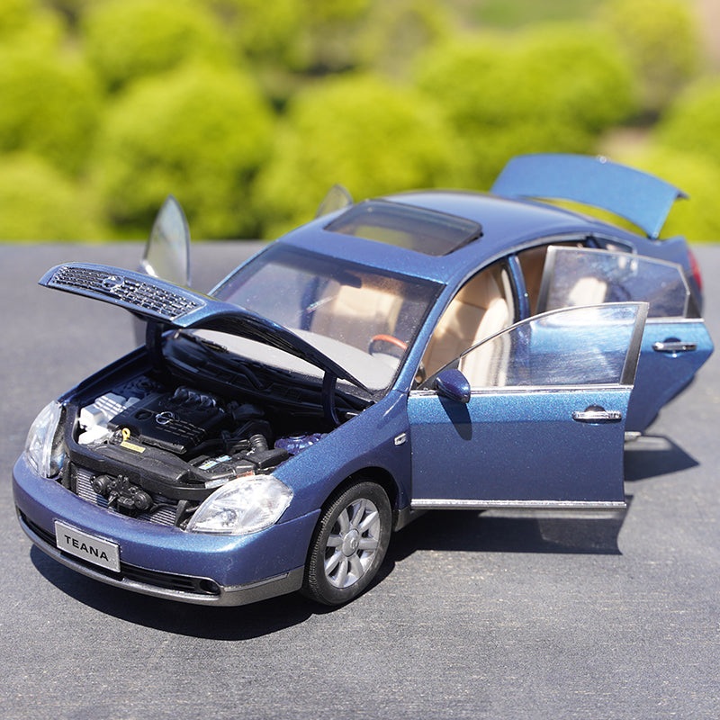 Original factory 1:18 Dongfeng Nissan 1st First Gerneration TEANA Diecast alloy car model for gift, collection Black