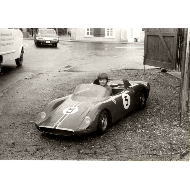 Ferrari 250P Ride-on Scale Car – 2 Photo Set