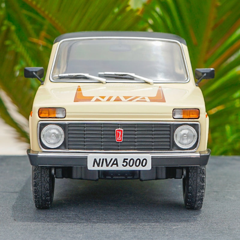 1:18 GROUP LADA NIVA Off-road vehicle jeep alloy car model for gift, Collection Creamy White