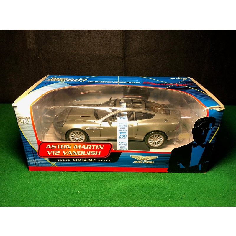 Aston Martin V12 Vanquish James Bond 007, 1:18