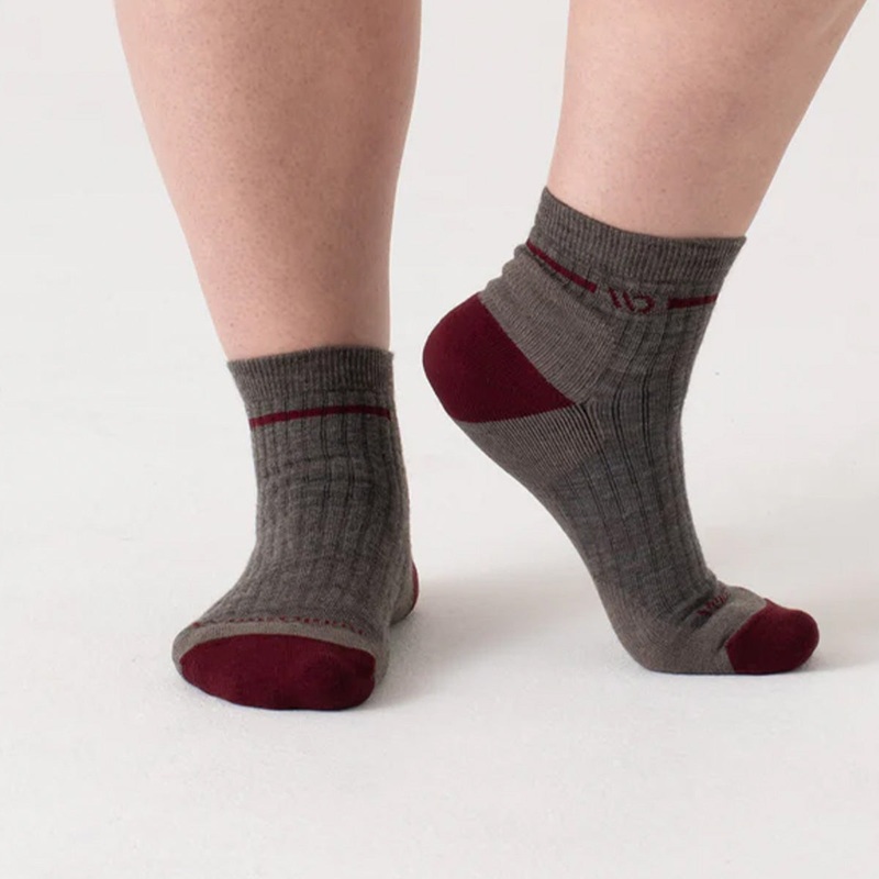 Women’s Single Stripe Cushioned Quarter Socks 9501 Taupe Medium