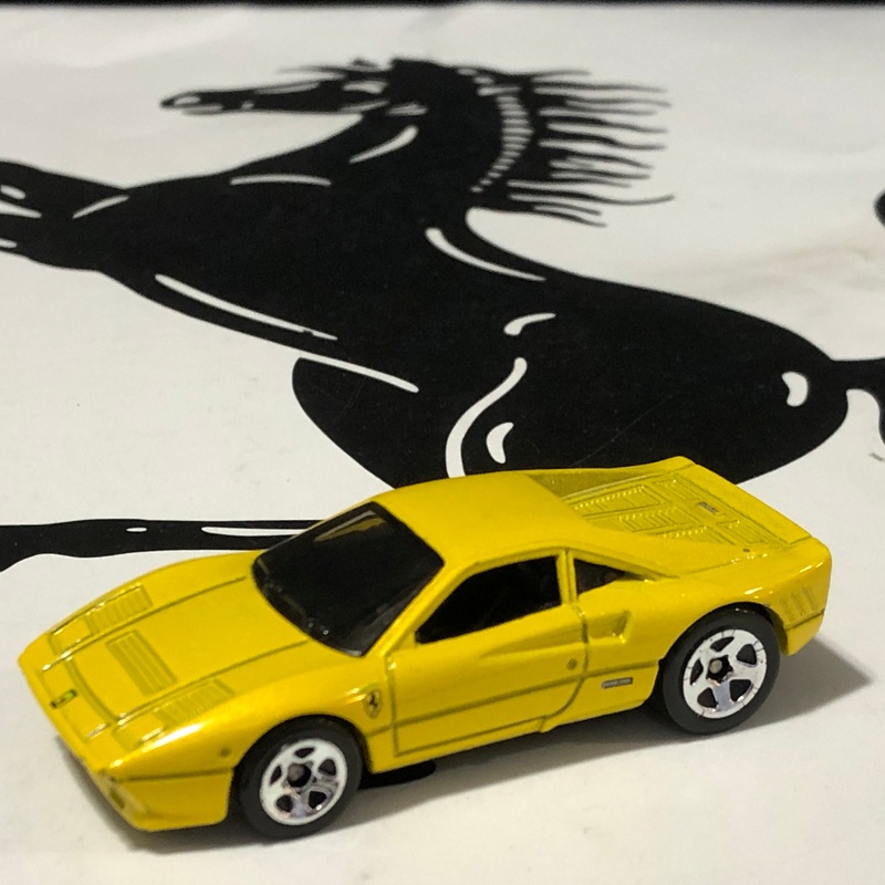 Ferrari 288 GTO Yellow Pearlized by HotWheels 1:64 (5SP)(L9953)(No box)