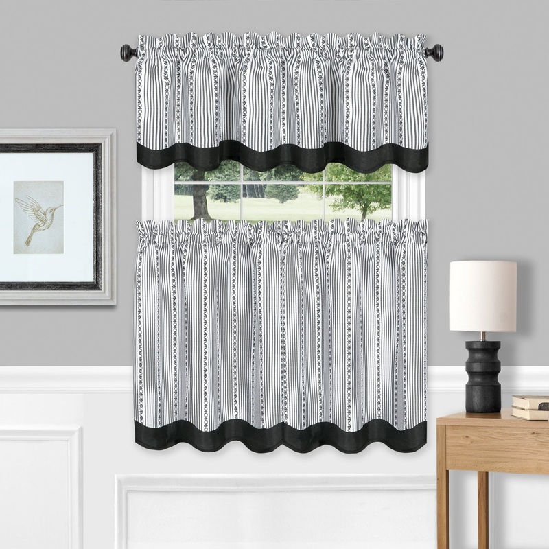 Black and White Westport Curtains 1717 24-in Tiers & Valance
